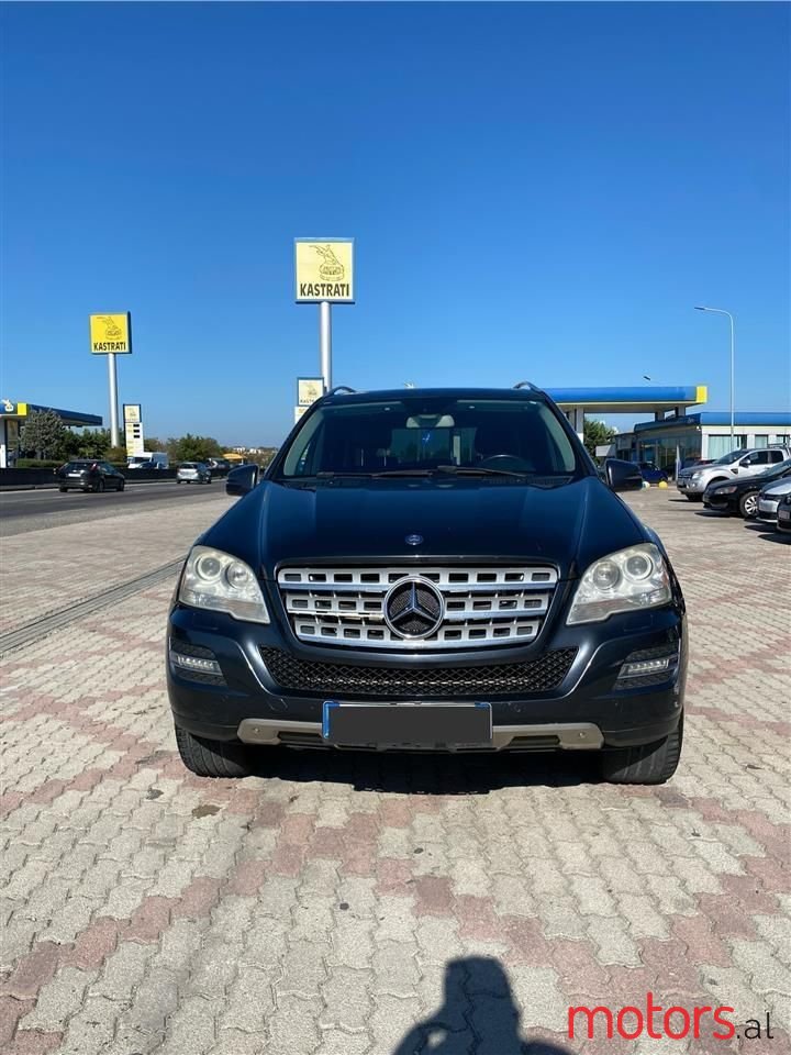 2011' Mercedes-Benz ML 350 photo #3