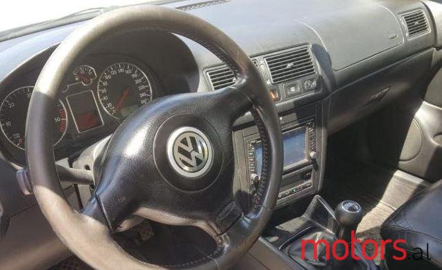 2002' Volkswagen Golf photo #2