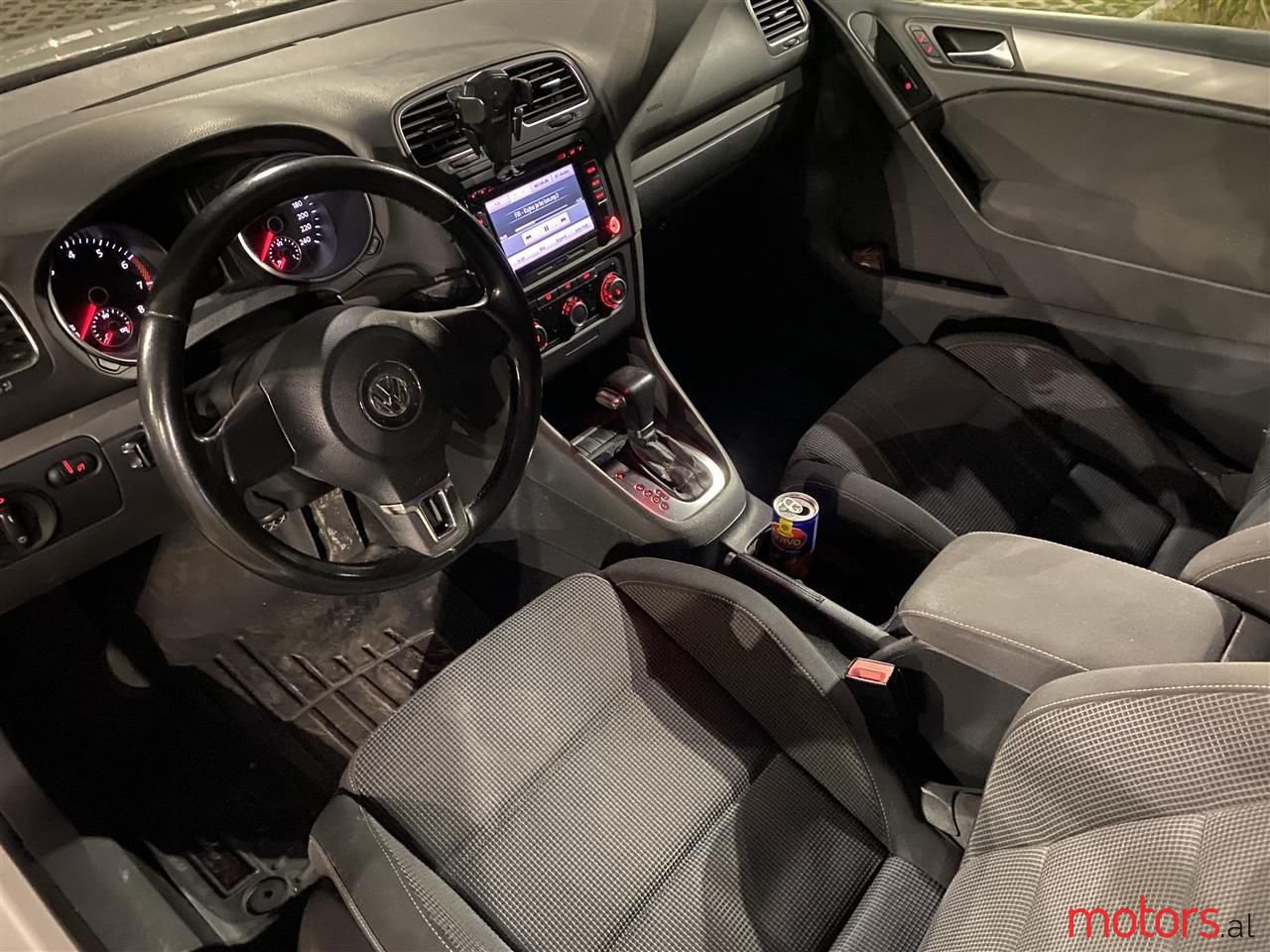 2011' Volkswagen Golf photo #2