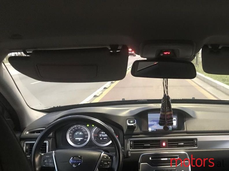 2012' Volvo V70 photo #5