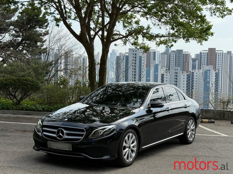 2017' Mercedes-Benz E 220 photo #1