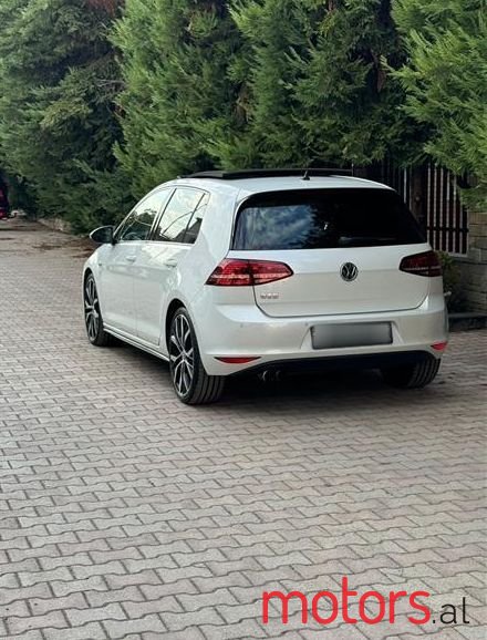 2015' Volkswagen Golf photo #2