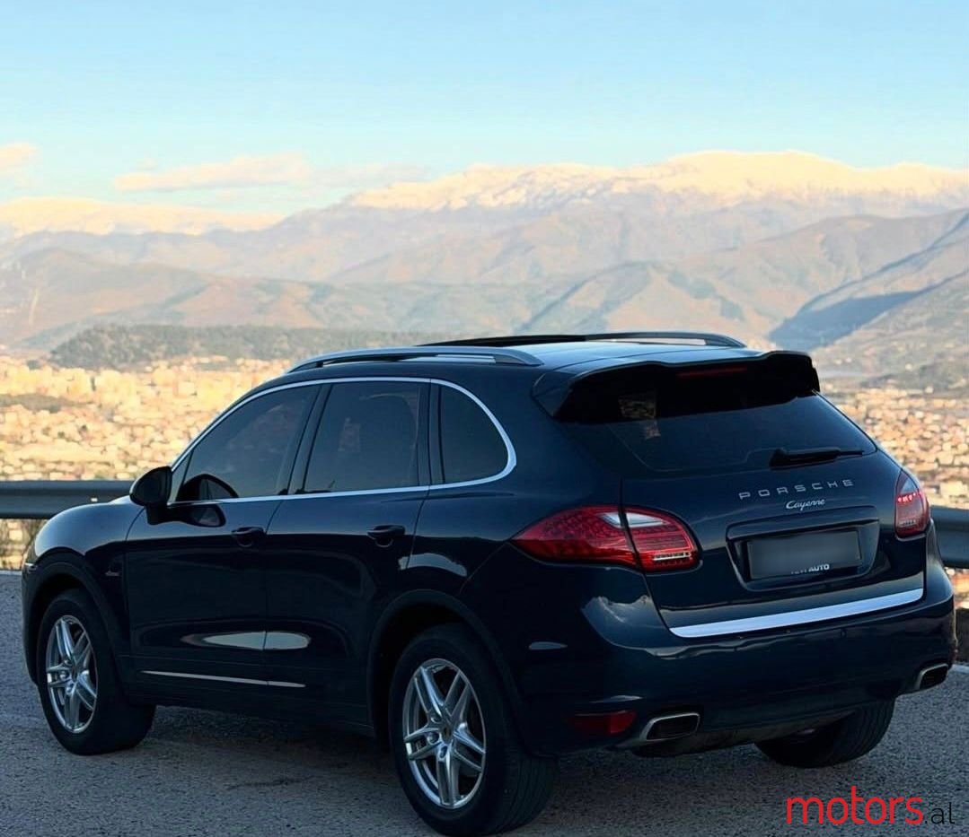 2014' Porsche Cayenne photo #2