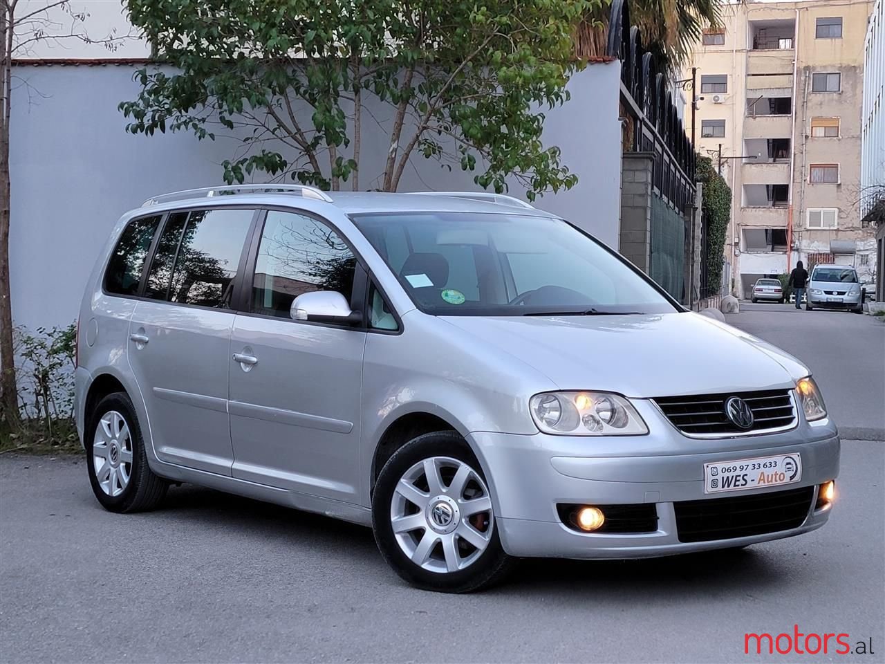 2004' Volkswagen Touran photo #2