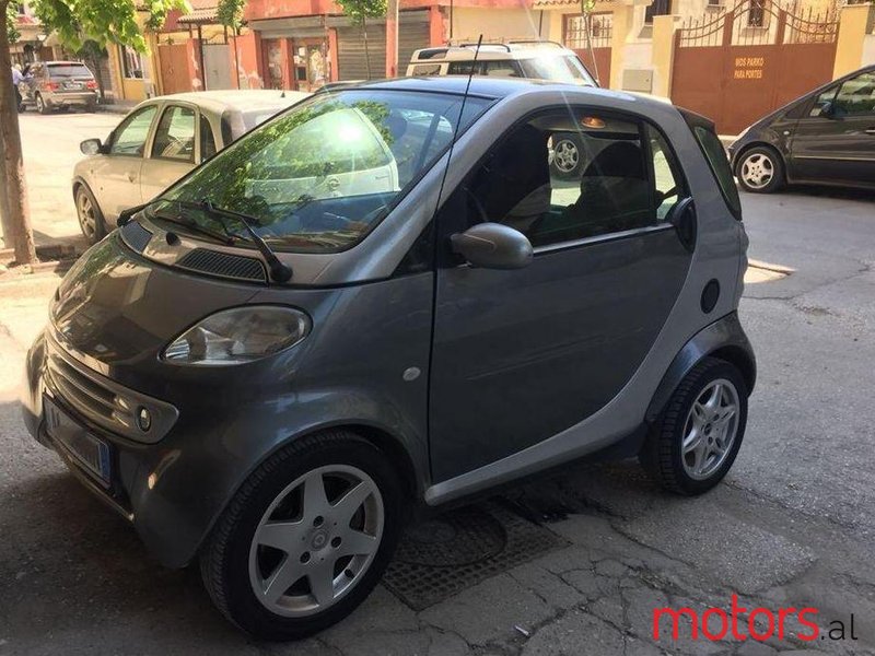 2001' Smart Fortwo photo #1