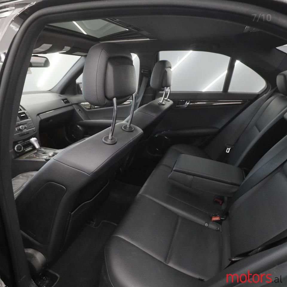2011' Mercedes-Benz C 300 photo #6