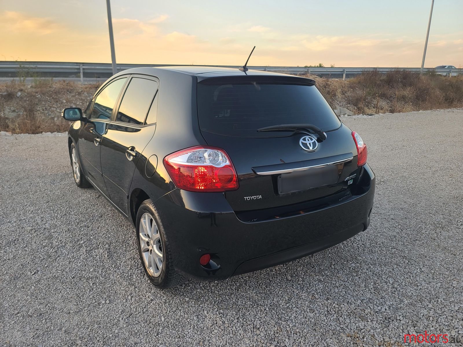 2012' Toyota Auris photo #1