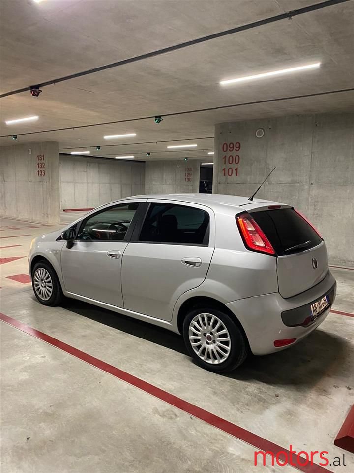 2010' Fiat Punto Evo photo #2