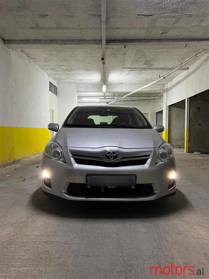 2011' Toyota Auris photo #1