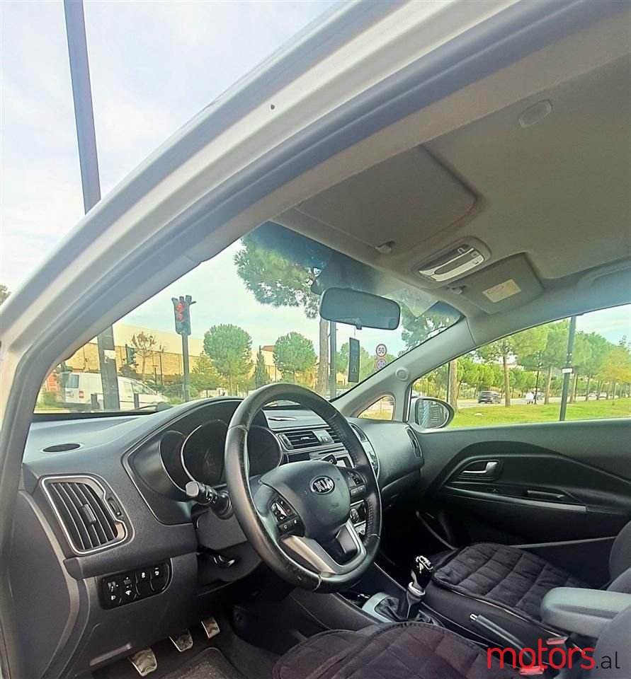 2015' Kia Rio photo #5