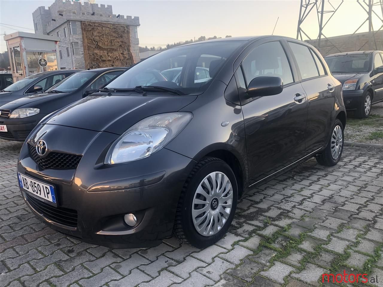 2010' Toyota Yaris photo #2