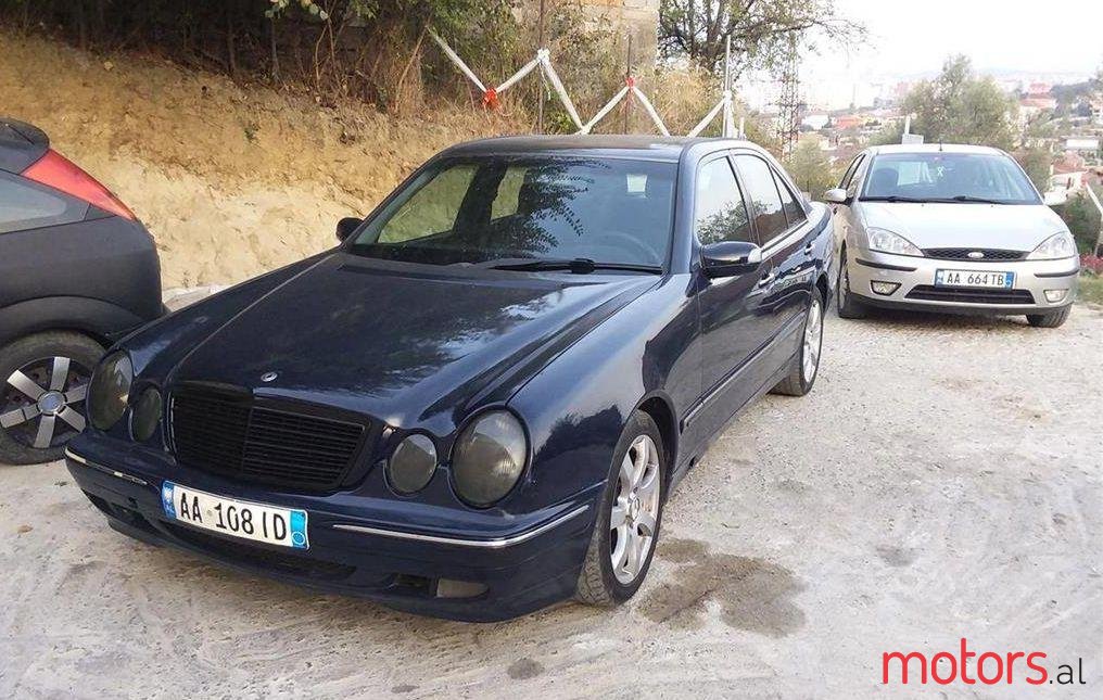 2000' Mercedes-Benz 220 photo #1