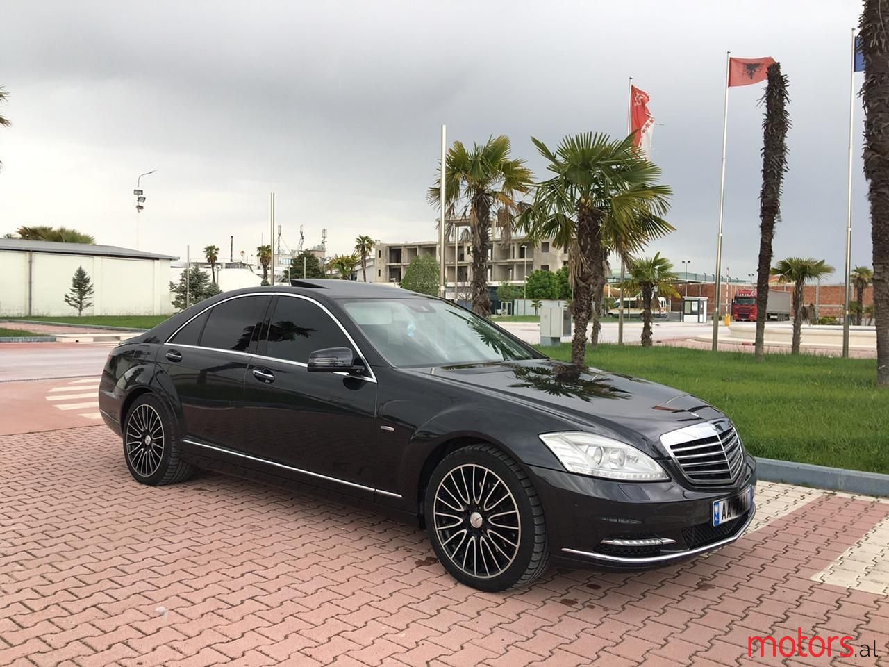 2011' Mercedes-Benz SL 350 photo #1