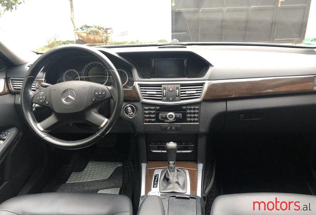 2009' Mercedes-Benz E 220 photo #2