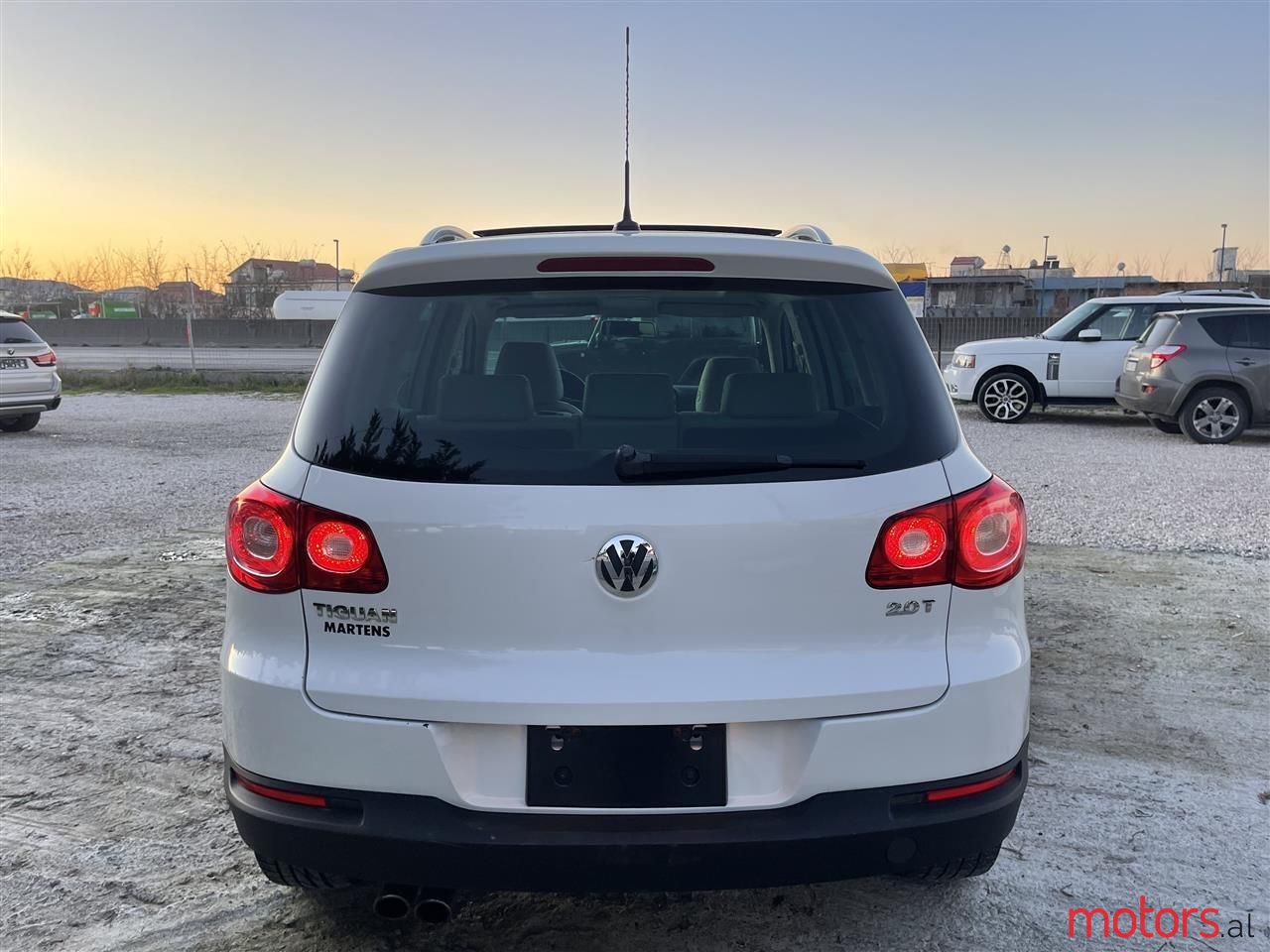 2010' Volkswagen Tiguan photo #3