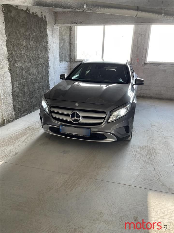 2014' Mercedes-Benz GLA 220 photo #6