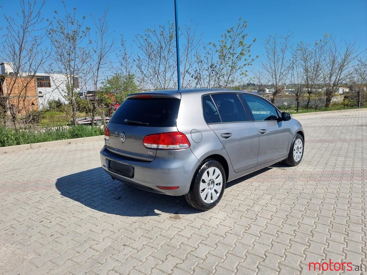 2011' Volkswagen Golf photo #5