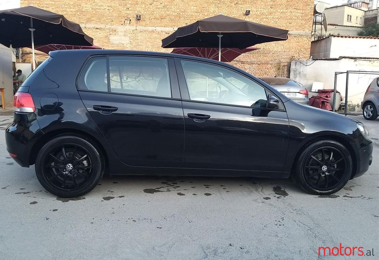 2009' Volkswagen Golf photo #1