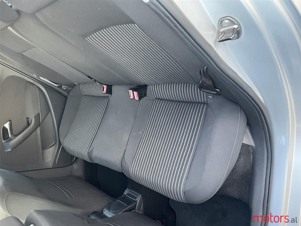 2011' Volkswagen Polo photo #6