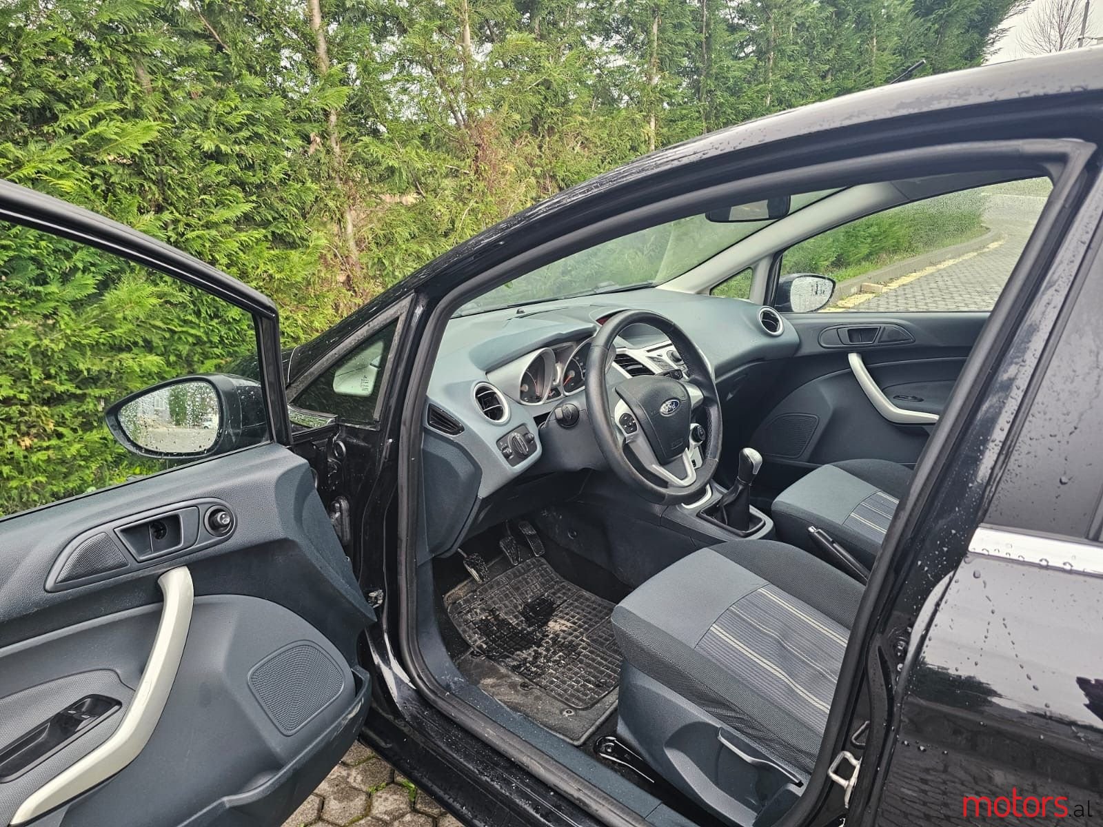 2010' Ford Fiesta photo #2