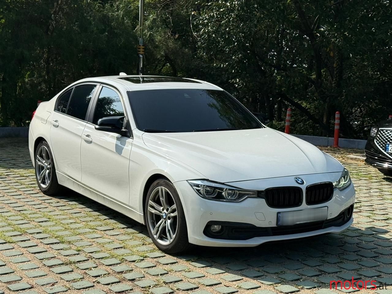 2016' BMW 320 photo #2