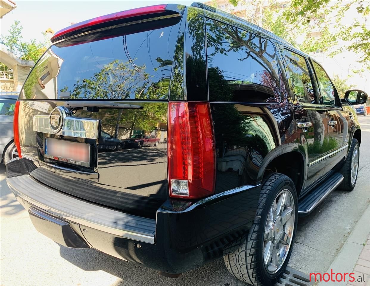 2007' Cadillac Escalade photo #2