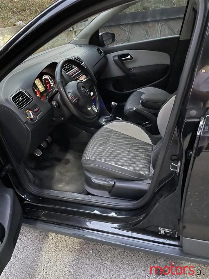 2012' Volkswagen Polo photo #3