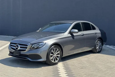 2017' Mercedes-Benz E 220