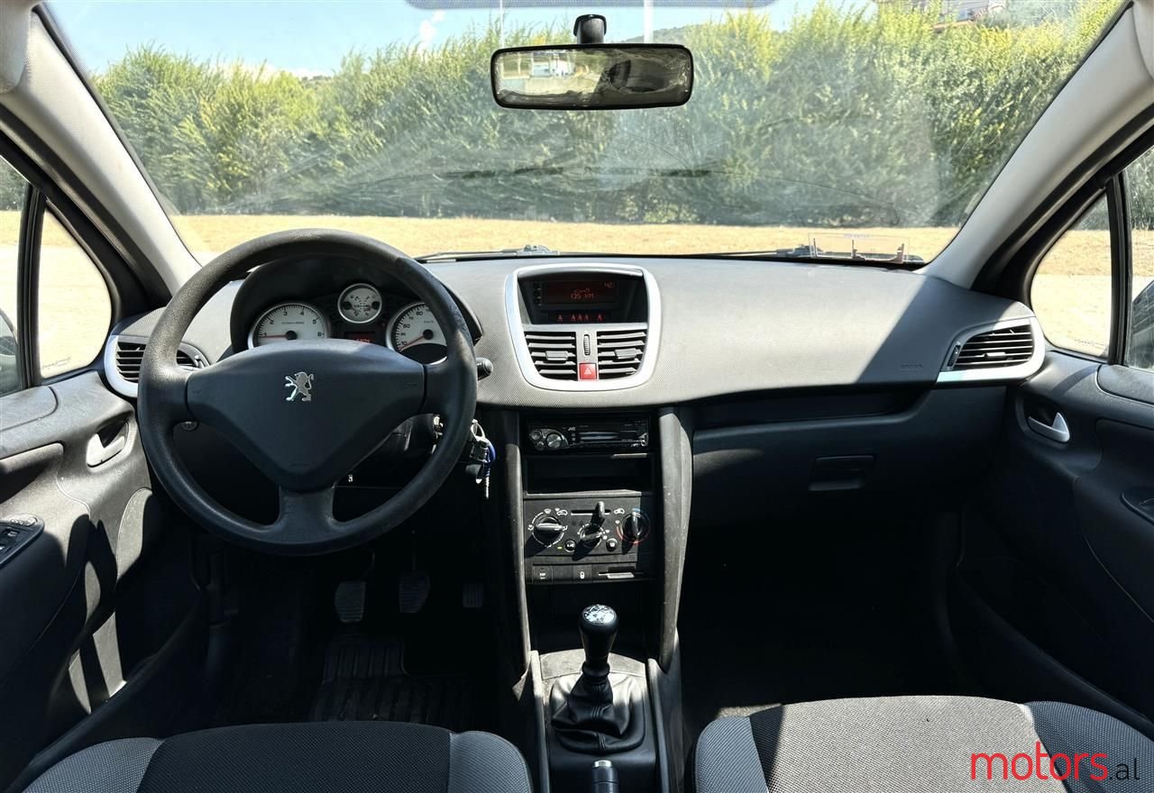 2010' Peugeot 207 photo #2