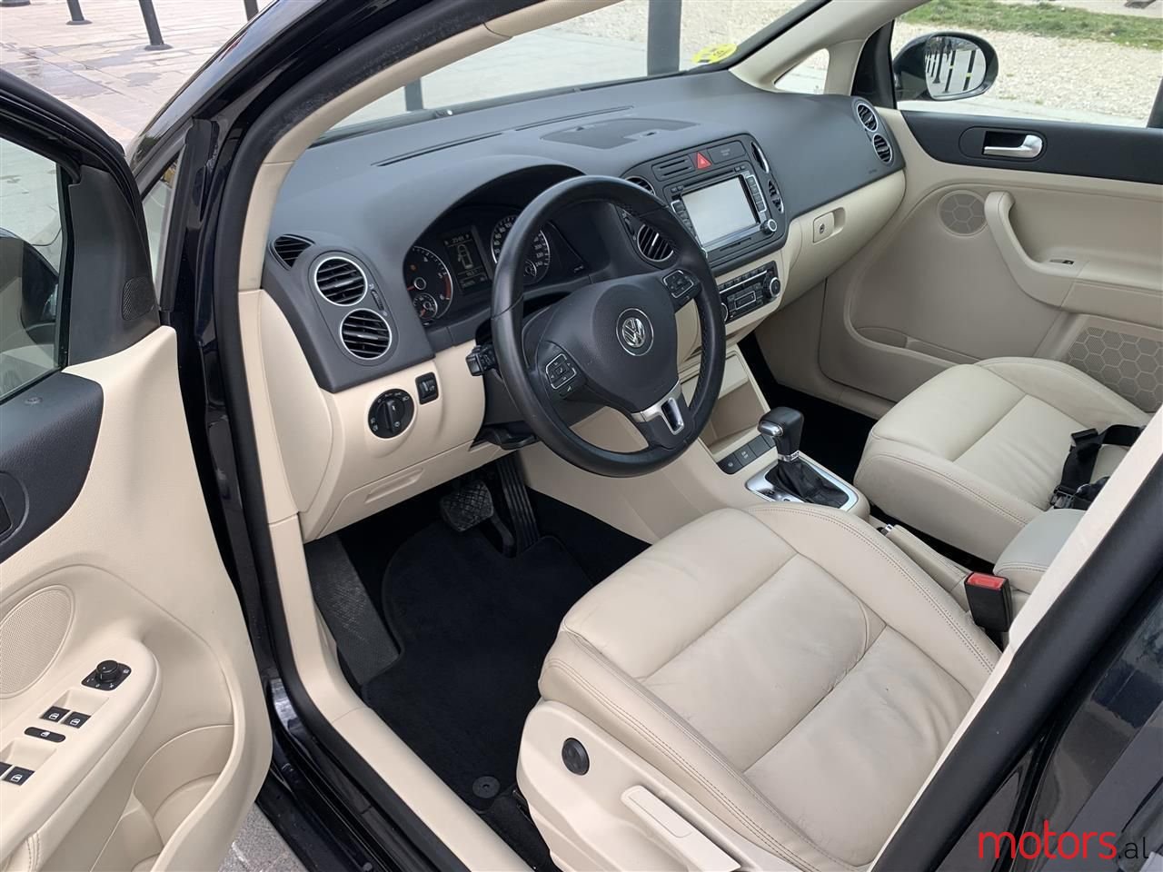 2010' Volkswagen Golf Plus photo #4