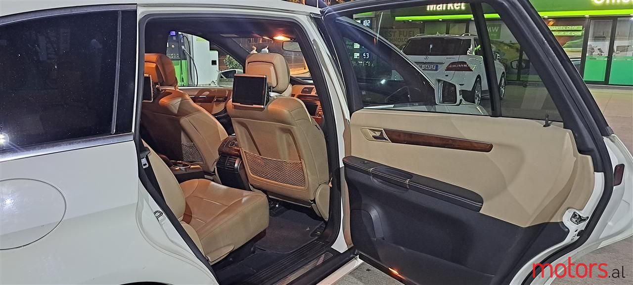 2012' Mercedes-Benz R 350 photo #3