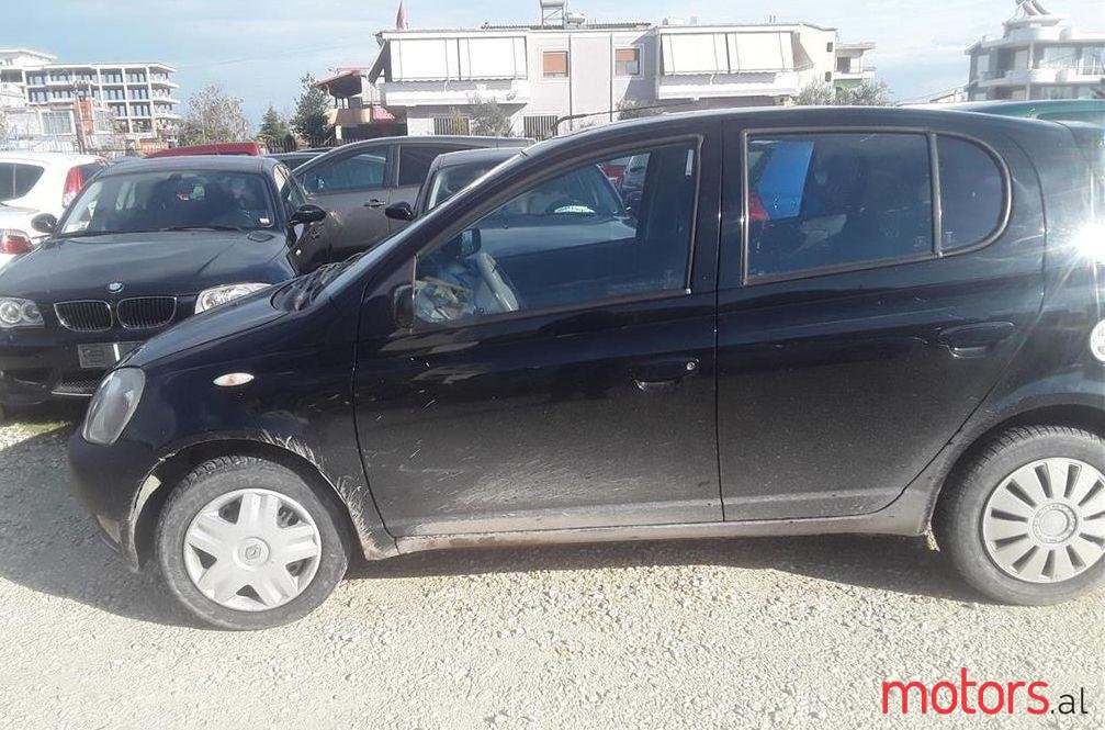 2010' Toyota Yaris photo #1