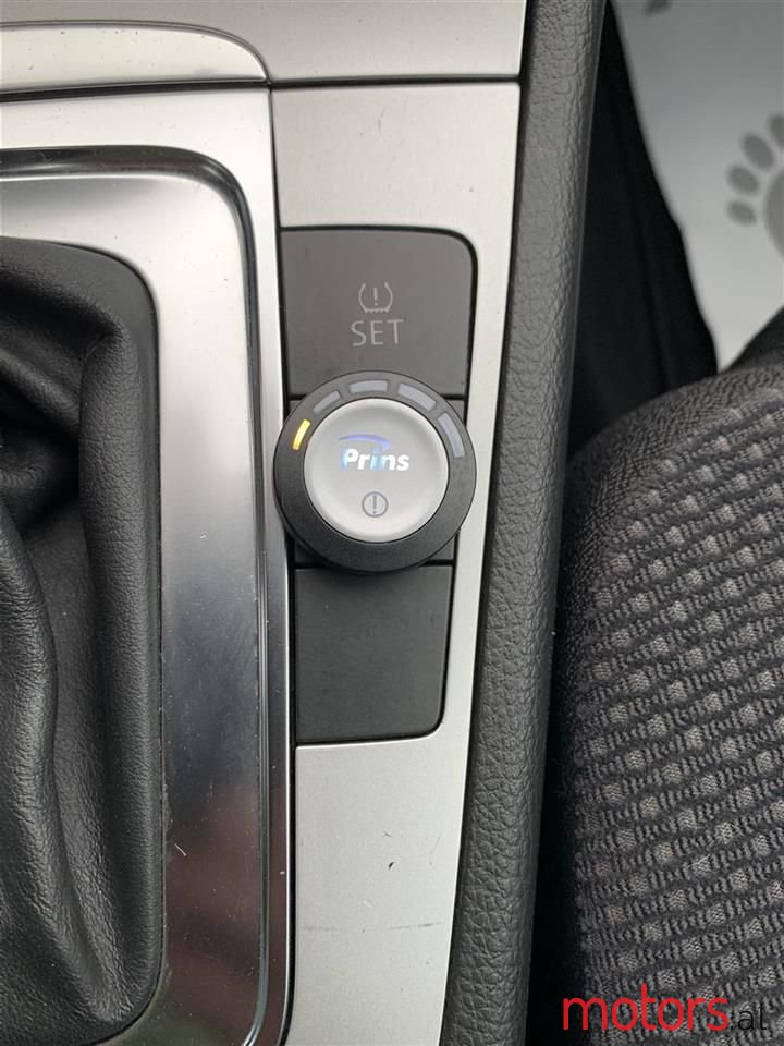 2010' Volkswagen Passat photo #3