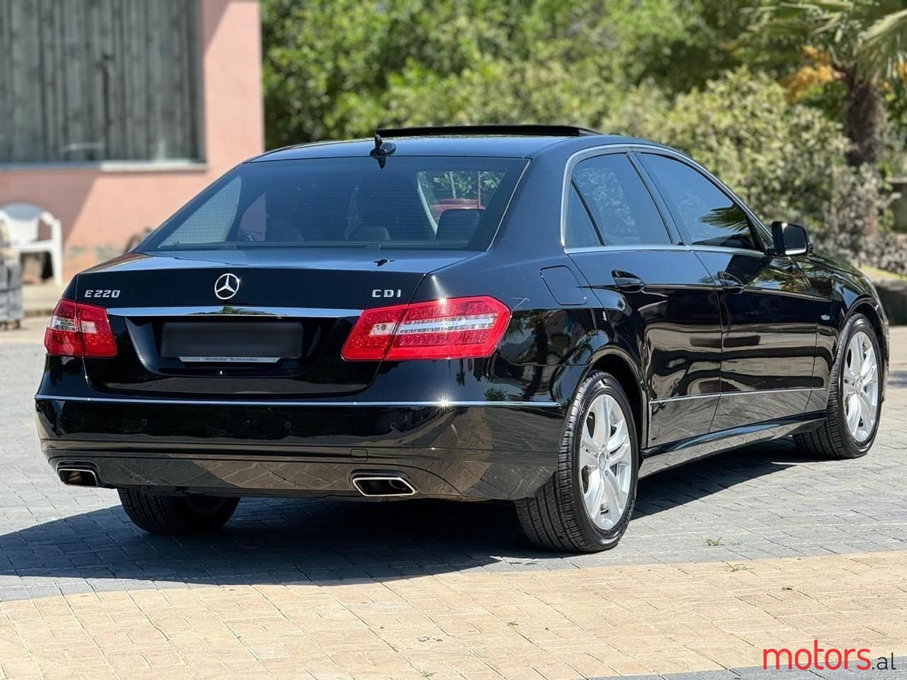 2012' Mercedes-Benz E 220 photo #6