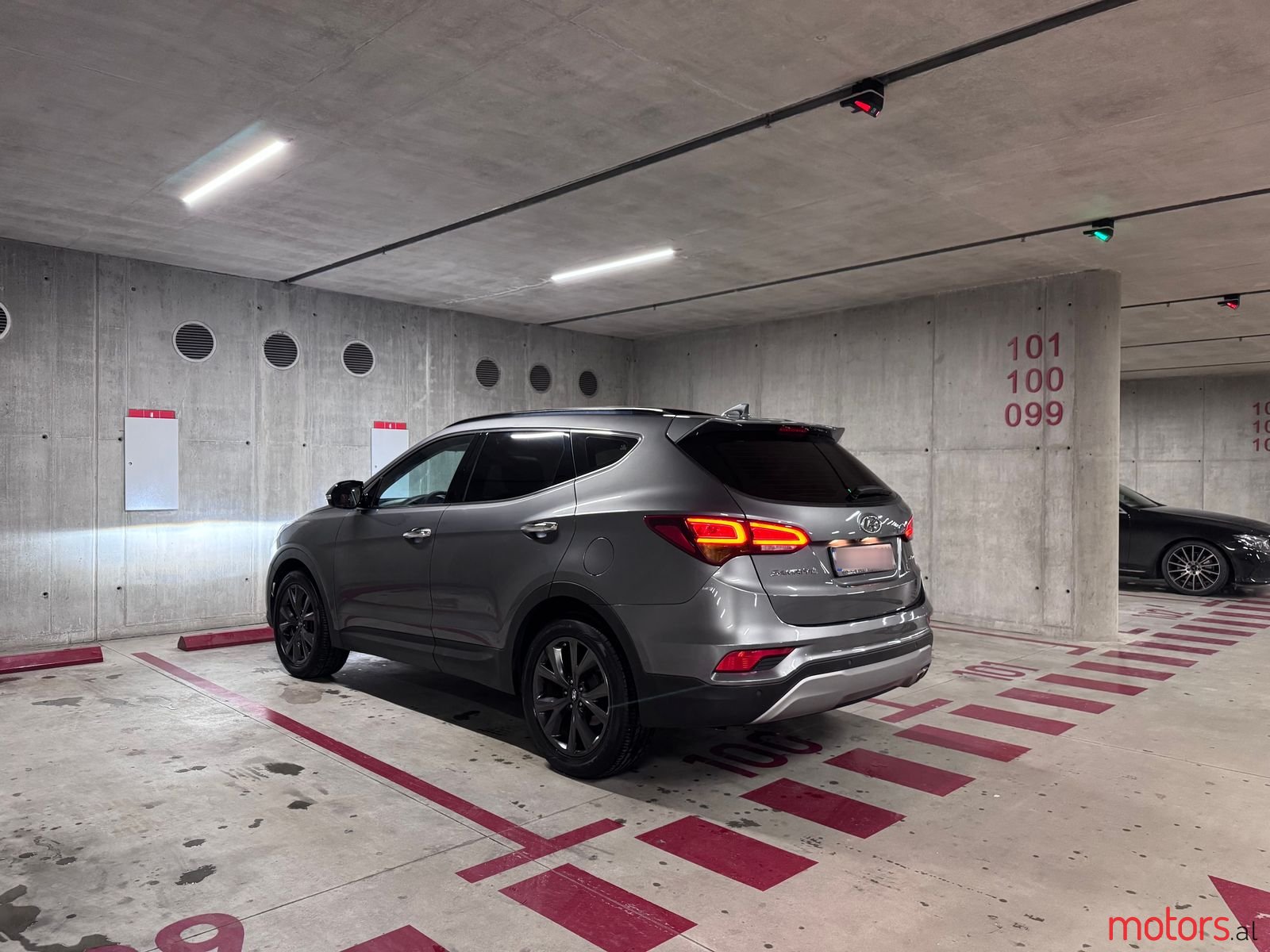 2016' Hyundai Santa Fe photo #3