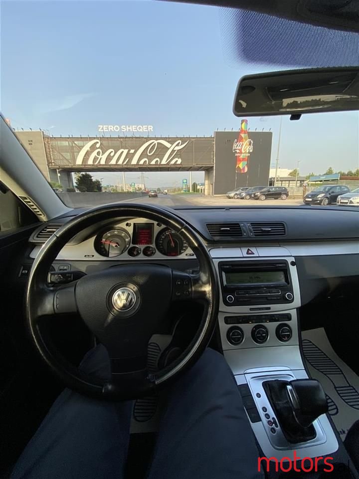 2009' Volkswagen Passat photo #2