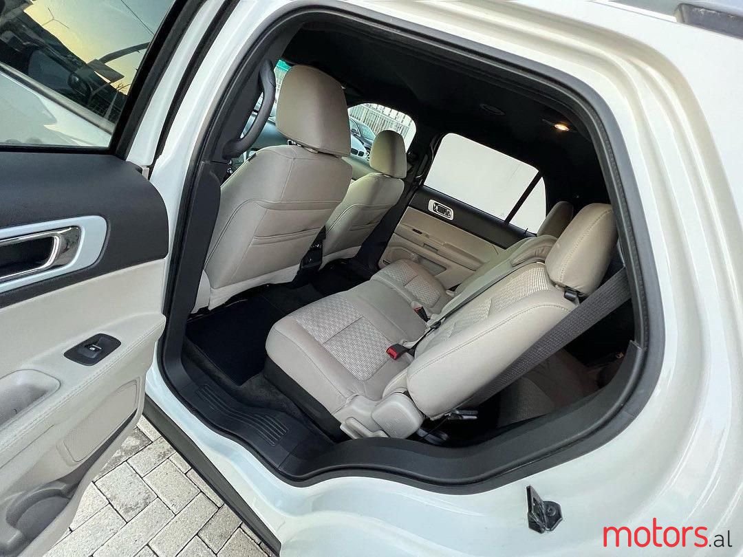 2011' Ford Explorer photo #6