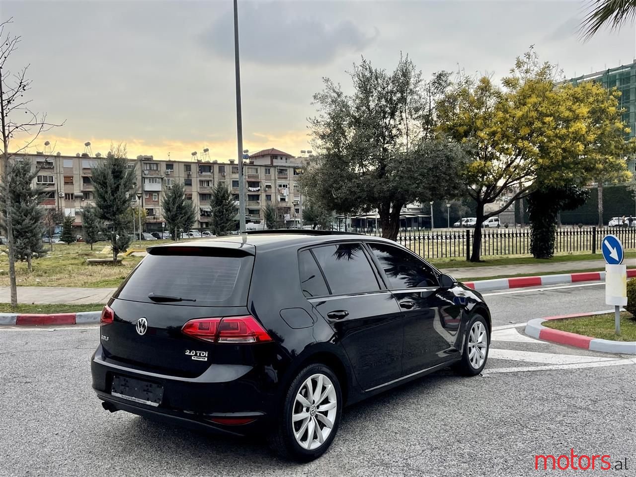 2016' Volkswagen Golf photo #5