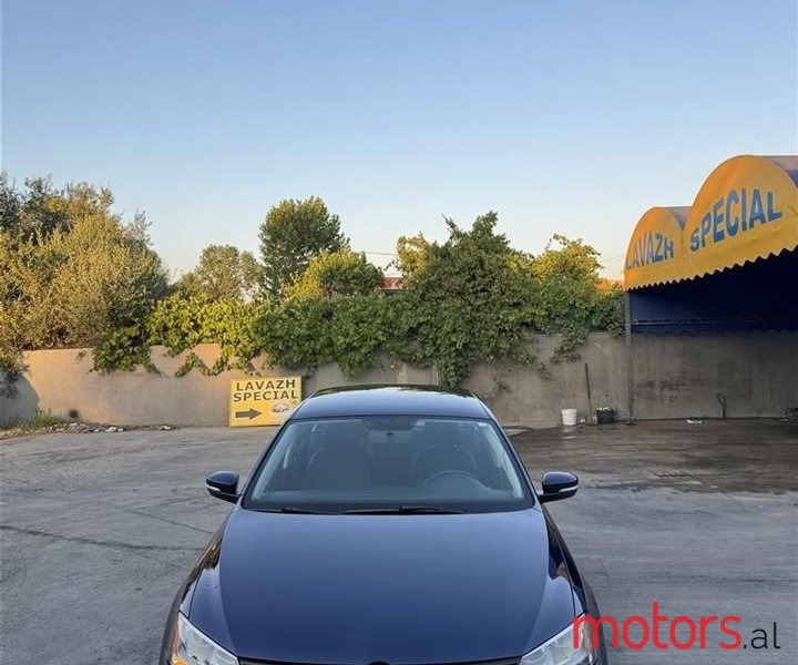 2012' Volkswagen Jetta photo #2