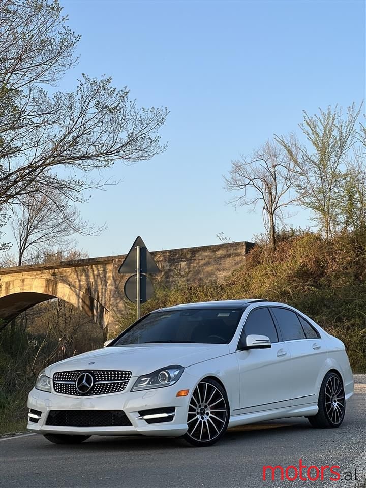 2012' Mercedes-Benz C 300 photo #1