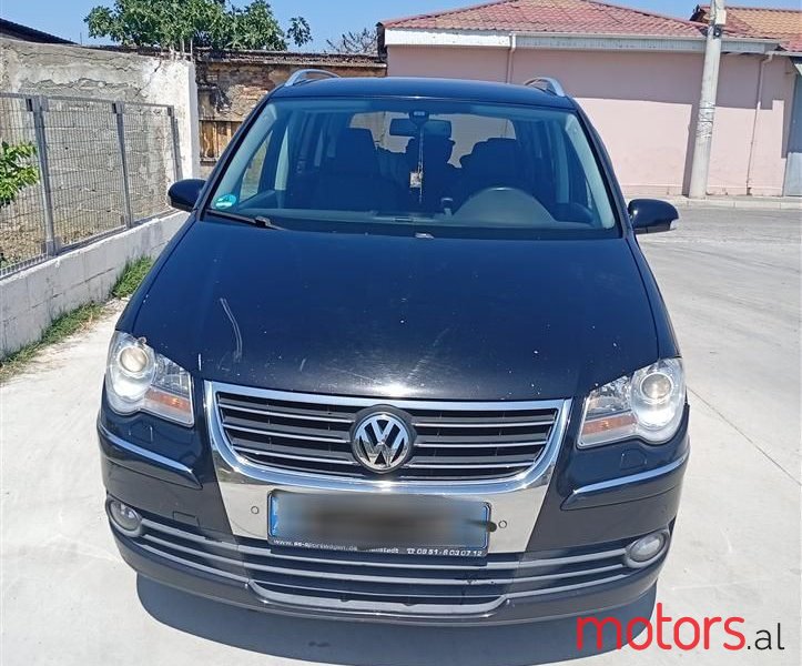 2008' Volkswagen Touran photo #6