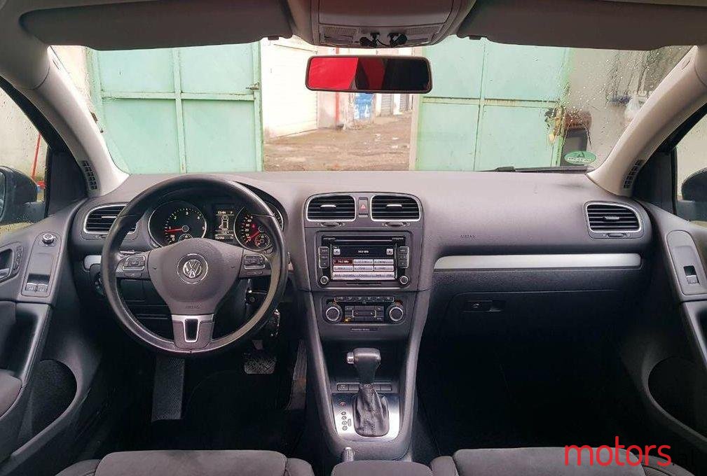 2010' Volkswagen Golf photo #1