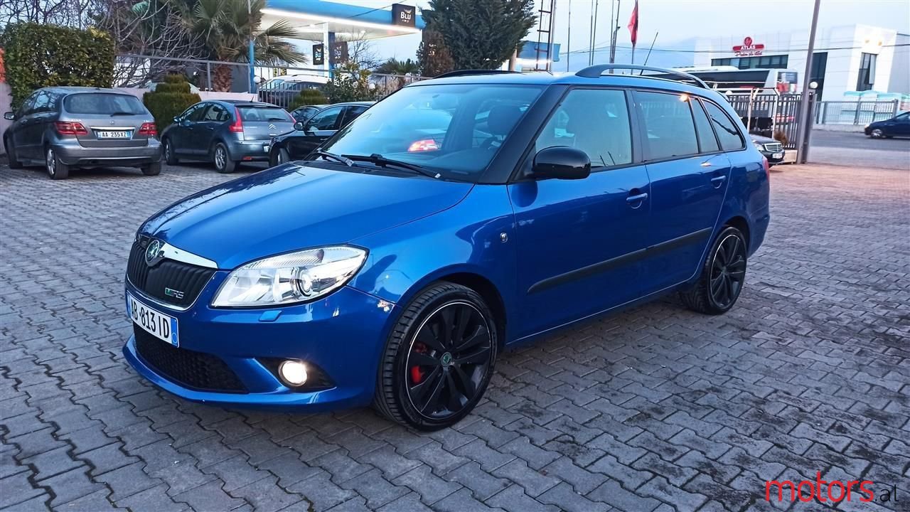 2011' Skoda Fabia photo #1