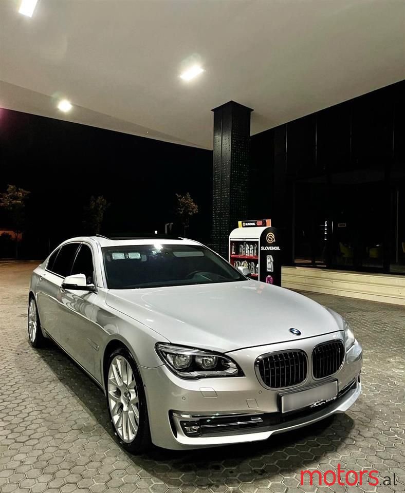 2009' BMW 750 photo #4