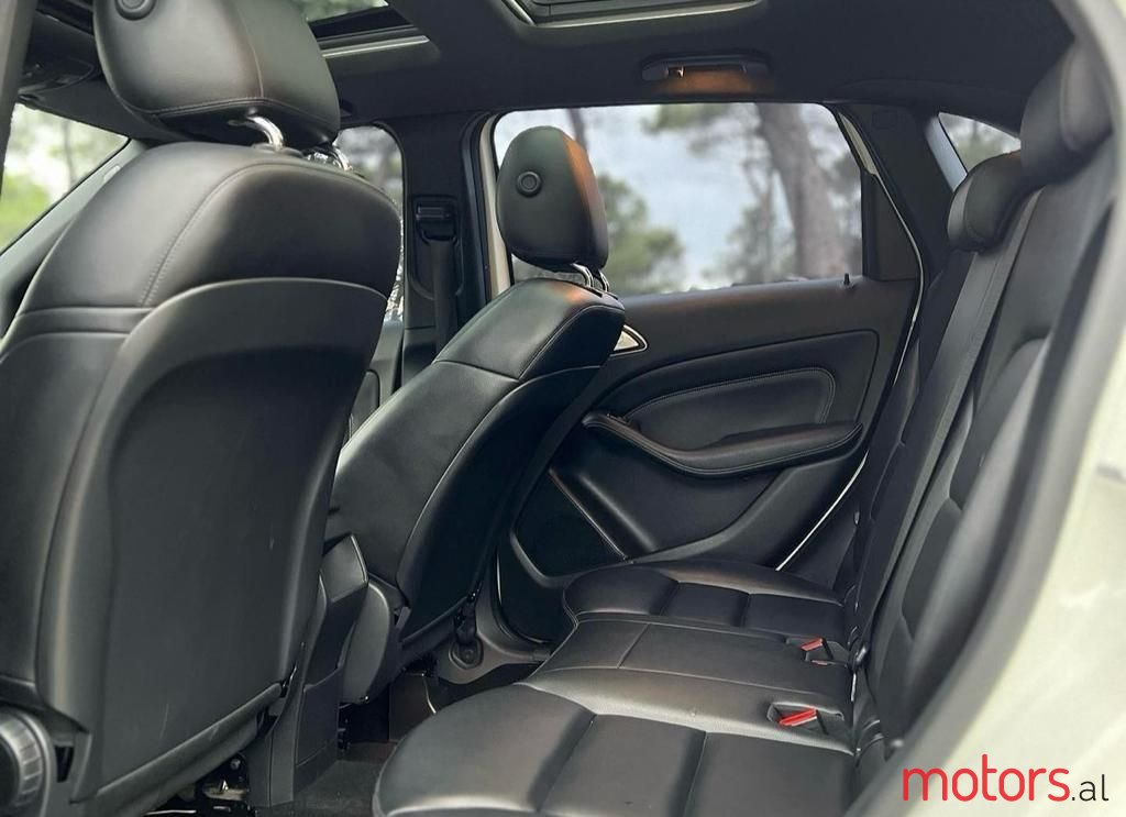 2013' Mercedes-Benz B 180 photo #6