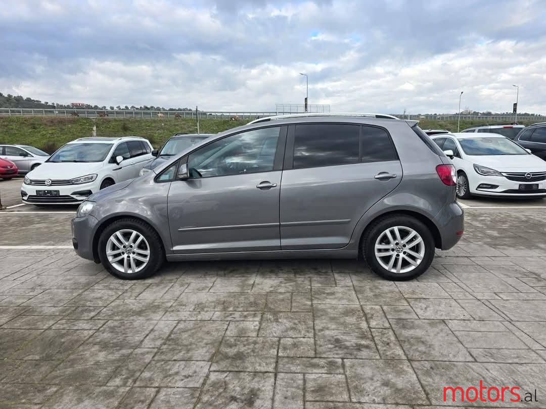 2010' Volkswagen Golf Plus photo #5