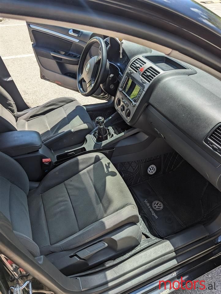 2005' Volkswagen Golf photo #3