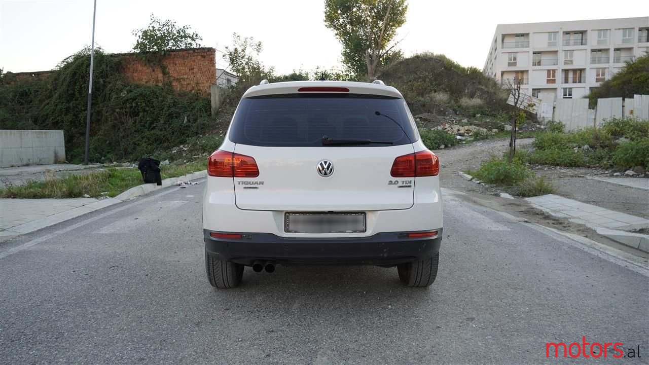 2012' Volkswagen Tiguan photo #2