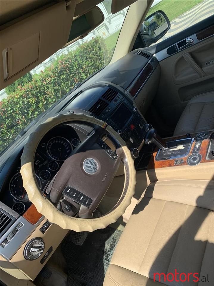 2005' Volkswagen Touareg photo #3