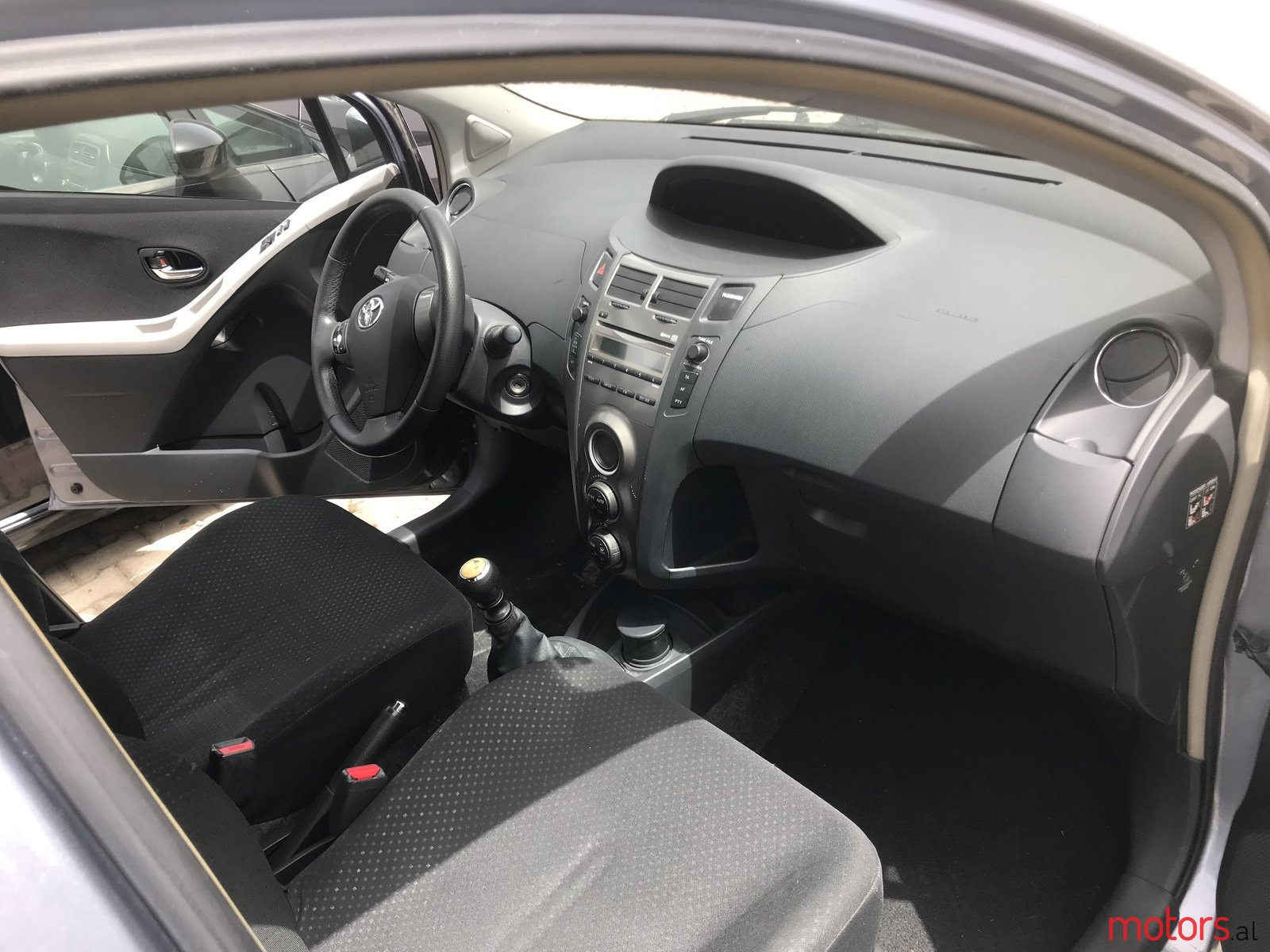 2011' Toyota Yaris photo #6